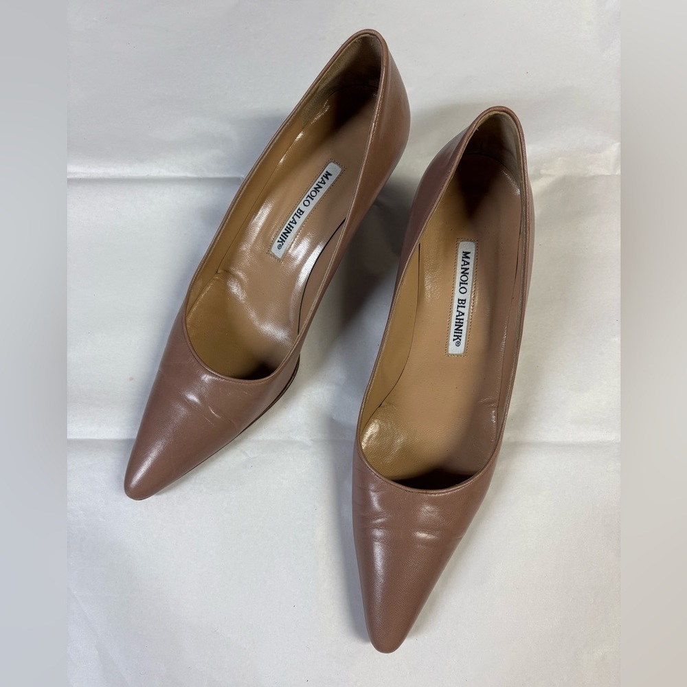Manolo Blahnik Leather Kitten Heels Nude Tan Size 39